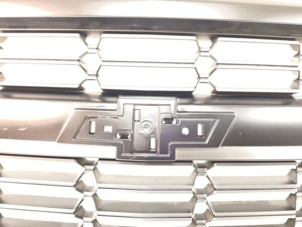 Grille Chevrolet Silverado 1500 2016-2019 Matte Dark Gray With Chrome Moulding , GM1200753 - Image 2