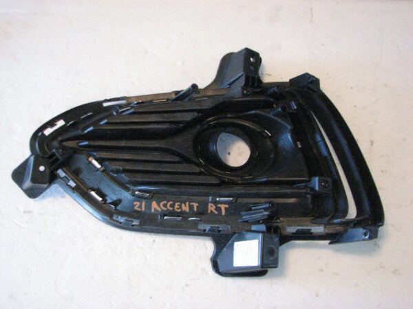 2018-2022 Hyundai Accent Sedan Fog Lamp Bezel Front , HY1039145 - Image 4