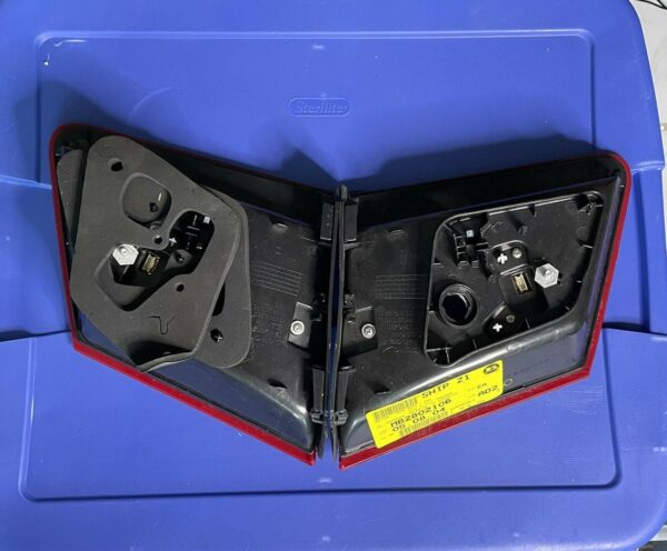 Trunk Lamp Driver Side Mercedes E350 2011-2013 (Back-Up Lamp) Wgn High Quality , MB2802106 - Image 5