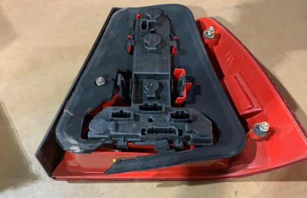 Tail Lamp Driver Side Volkswagen Jetta 2004-2005 Gli Sedan High Quality , VW2800121 - Image 3
